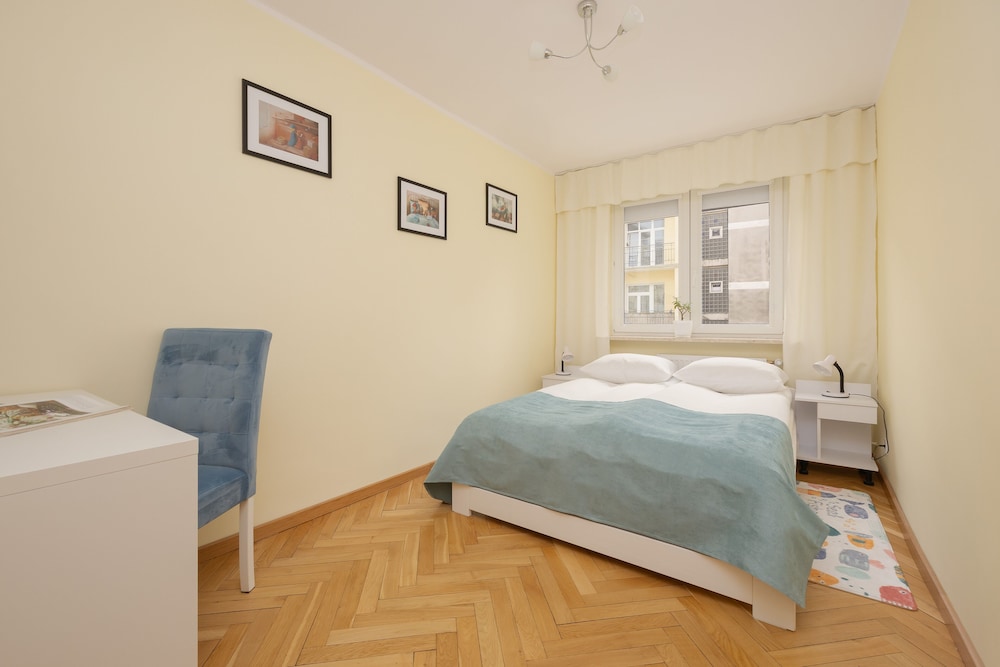 Family Apartment Warsaw by Renters view 4