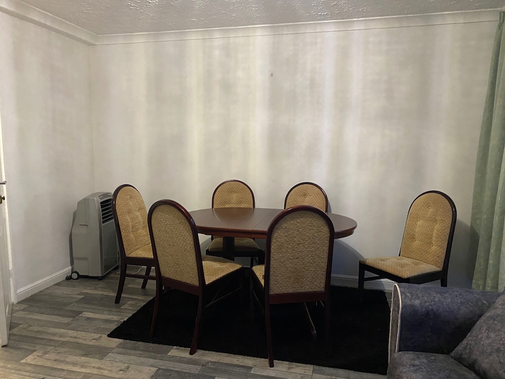 London Charm - 3 Bedroom House Near Canary Wharf