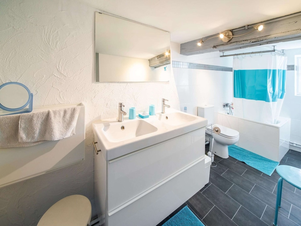 Cozy Holiday Home in La Reid With a Whirlpool