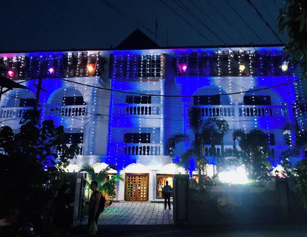 Sajjoys Hotel