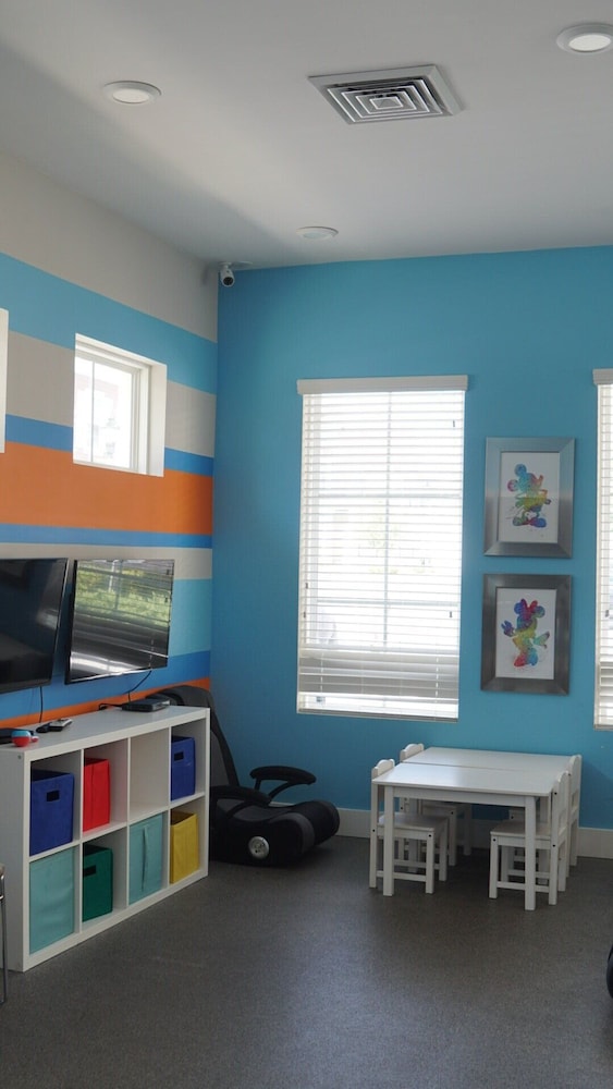 Sunrise in Kissimmee Near Disney World! - Image 4