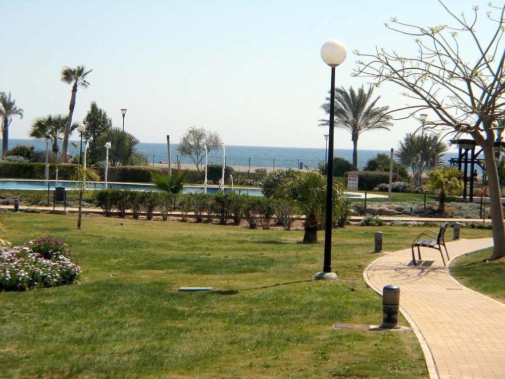 VenAVera C10A - Ground floor Garden 3Bedrooms/2Baths Beachfront, WIFI