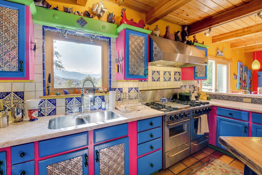 Bike, Hike & Ski: Artsy Steamboat Springs Retreat!