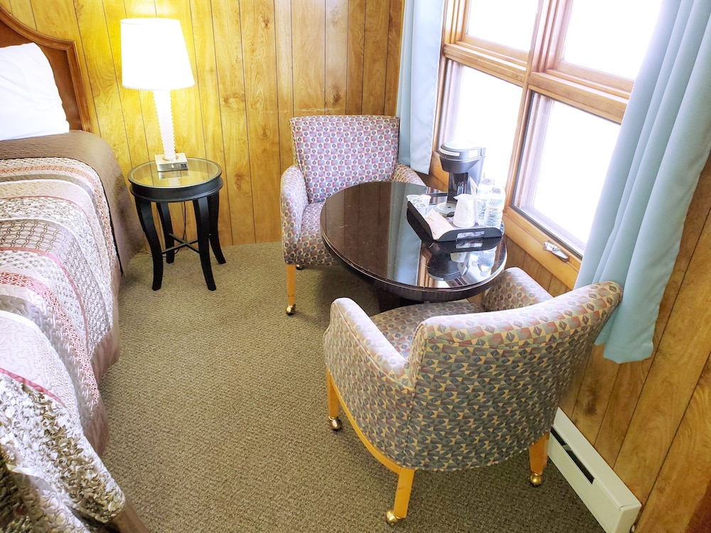 White Mountain Motel And Cottages