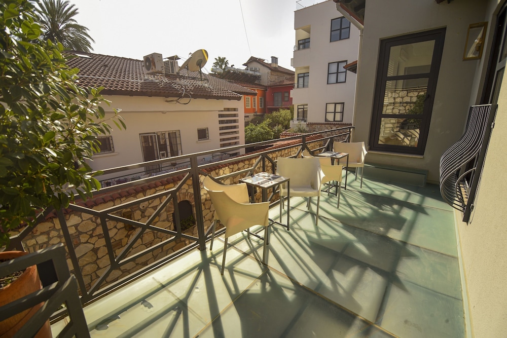 Exceptional Flat with Terrace -MUGE