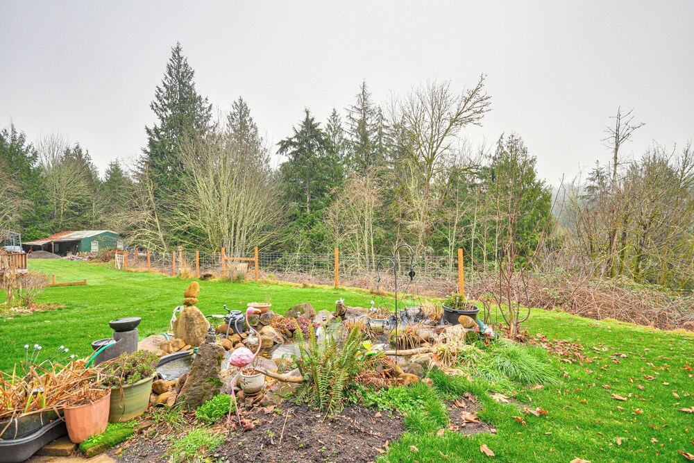 4 Mi to Sandy River Access: Studio w/ Mtn Views!