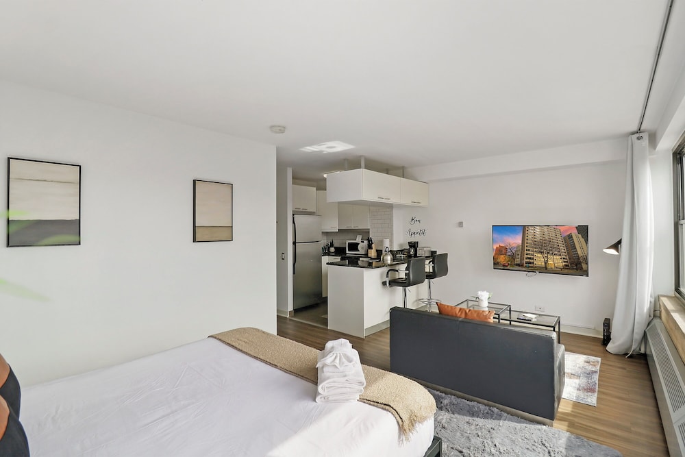 Comfy Studio - Algonquin 5A