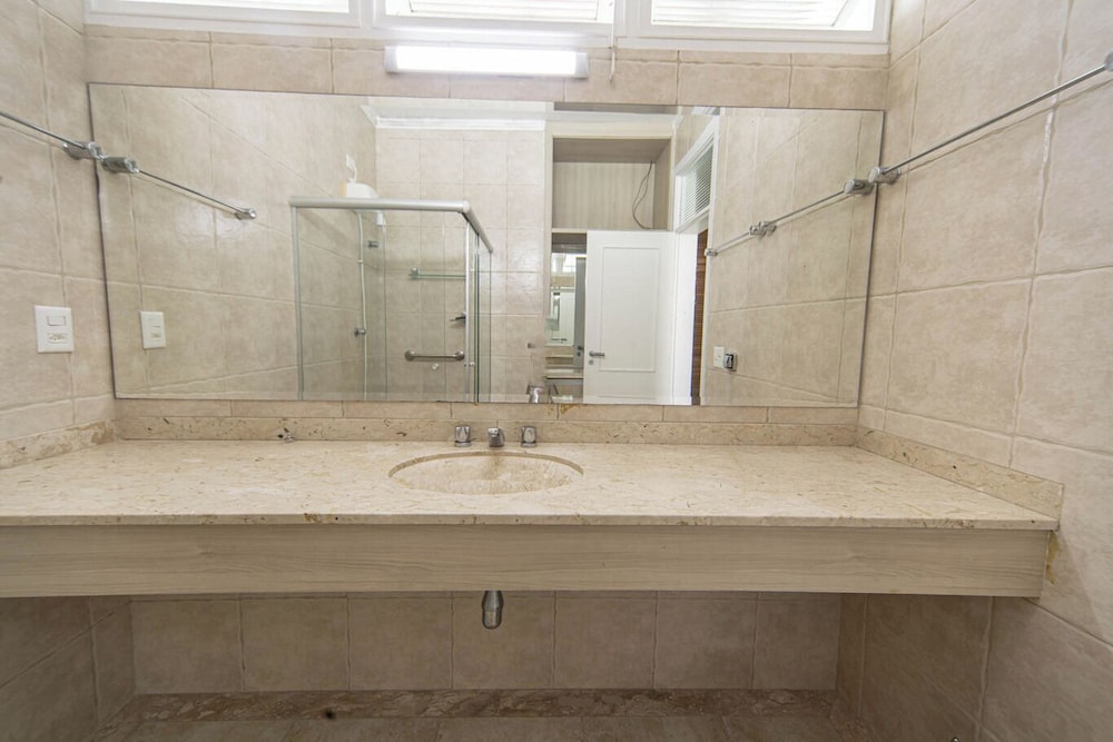 Casa Pet Friendly com 3 su tes a 200m da Praia