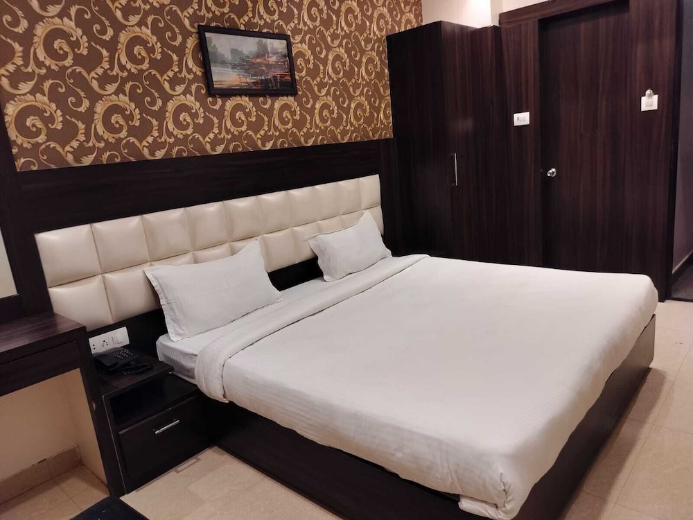 Hotel Golden Crown