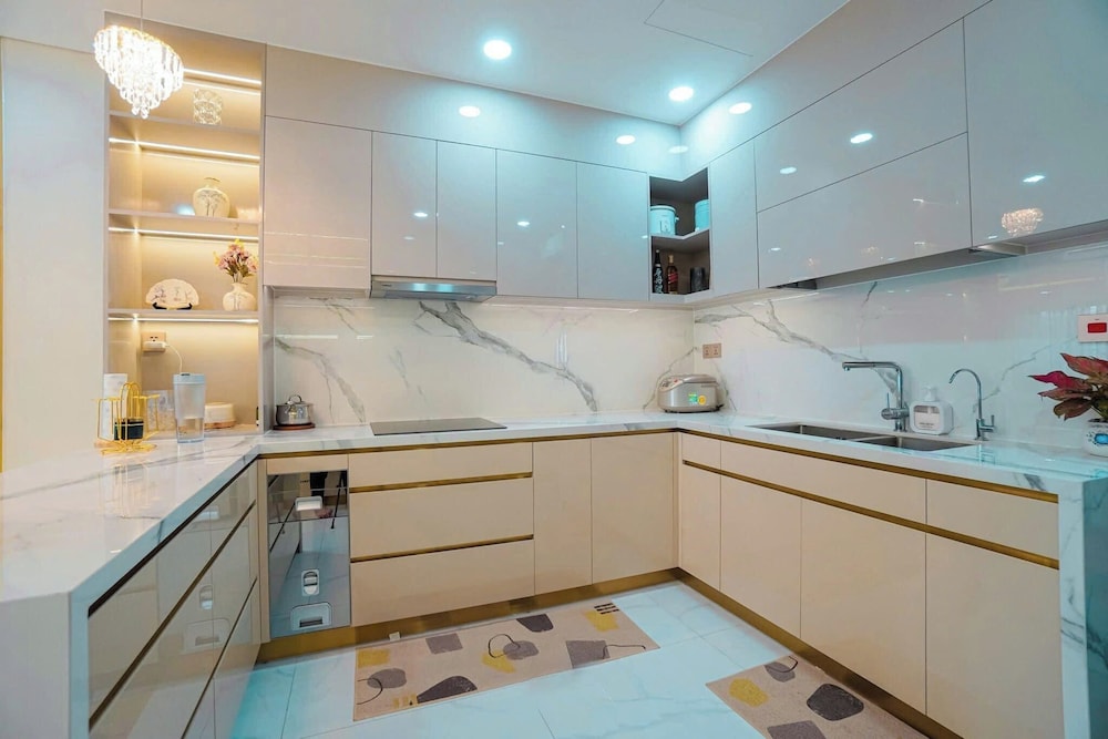 Apartment Landmark 81 by Urban Home