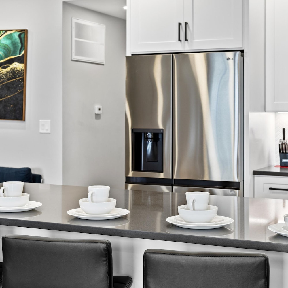 Boston Vacations - Luxury 2BD 2BA Near Logan Airport and T Station - Property Image 7