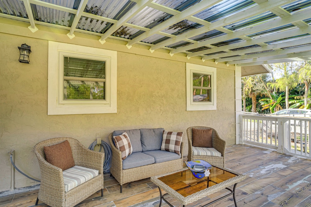 Peaceful Loxahatchee Apartment w/ Covered Porch