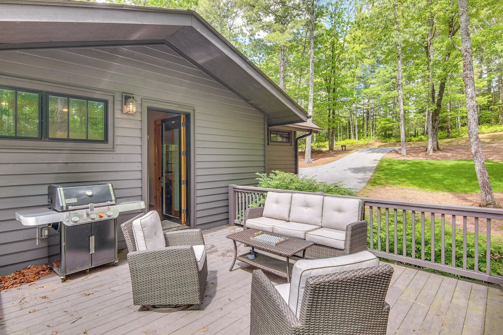 Chinquapin Escape: Resort Perks, By Lake Glenville