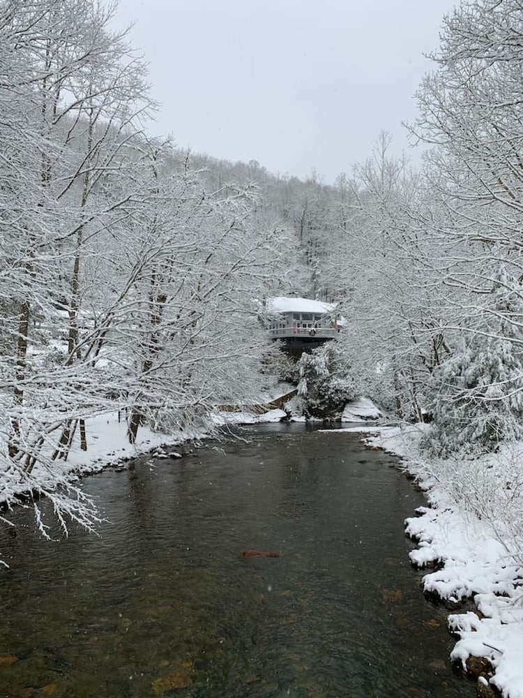 5 BR House- Mt Mitchell Golf Course on the River