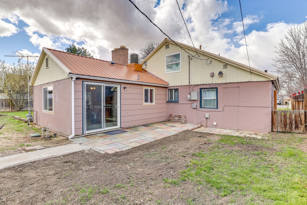 Family-friendly Ontario Home in Central Location! view 4