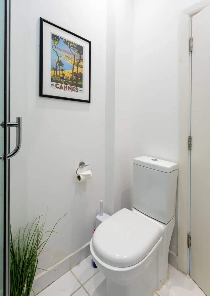 Spacious and Bright 2 Bedroom Flat in Maida Vale