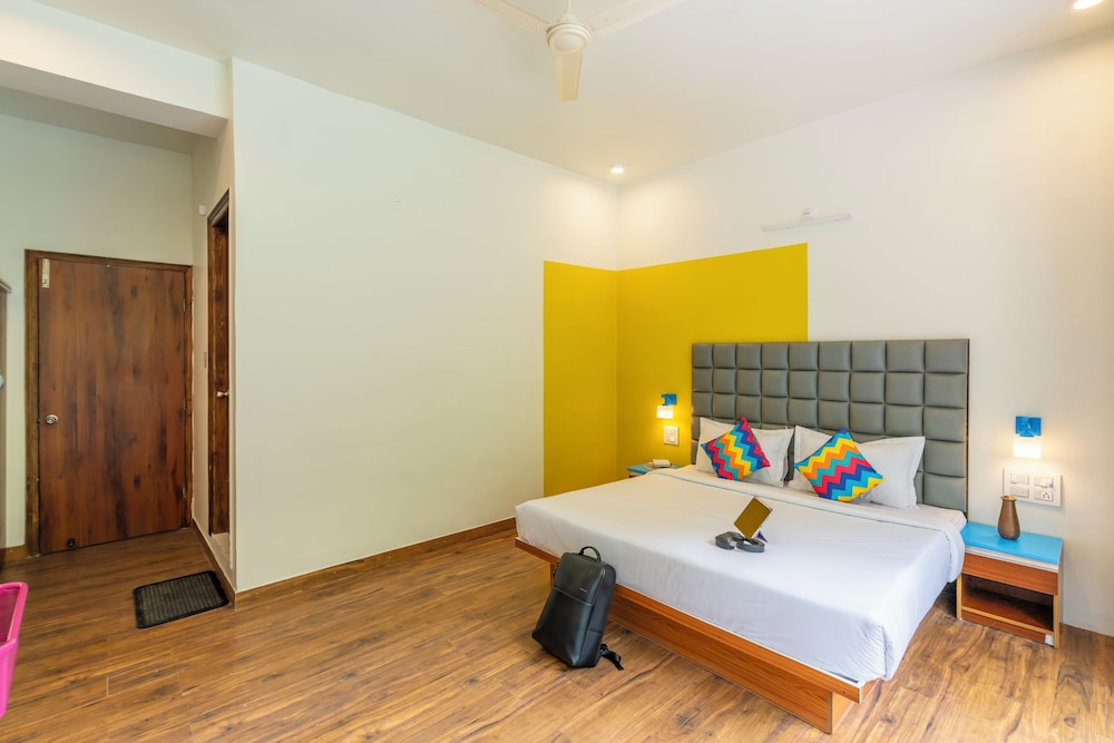 goSTOPS PLUS Kasol Manikaran Road, Bar and Hostel
