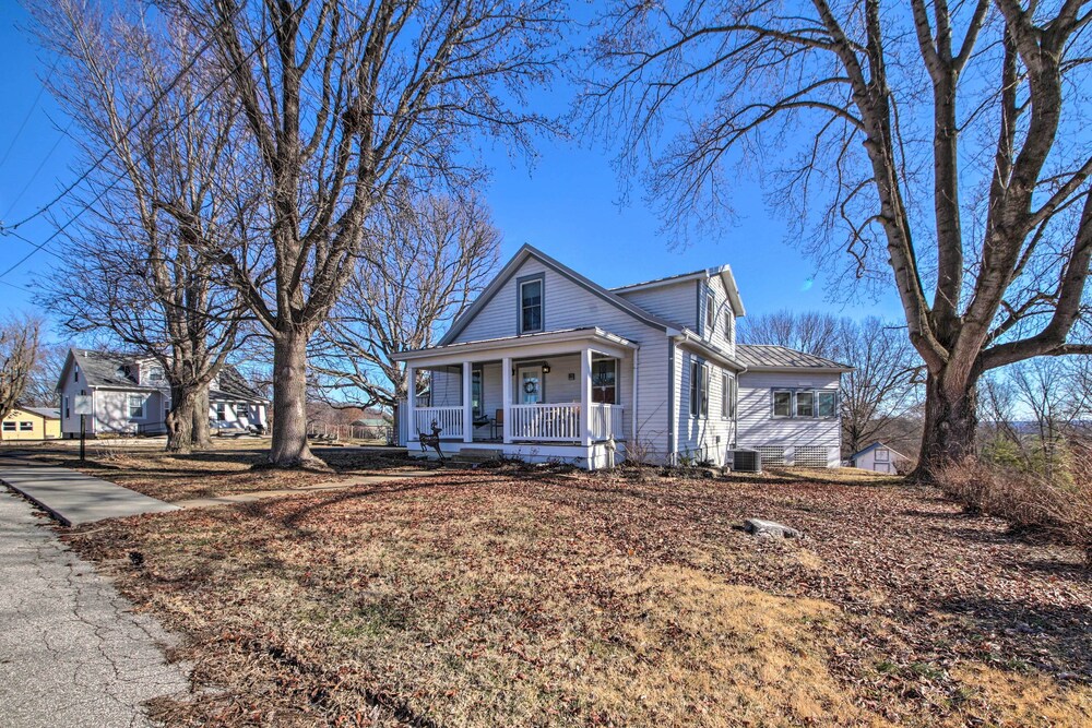 Cozy Augusta Home w/ Porch: Walk to Katy Trail!