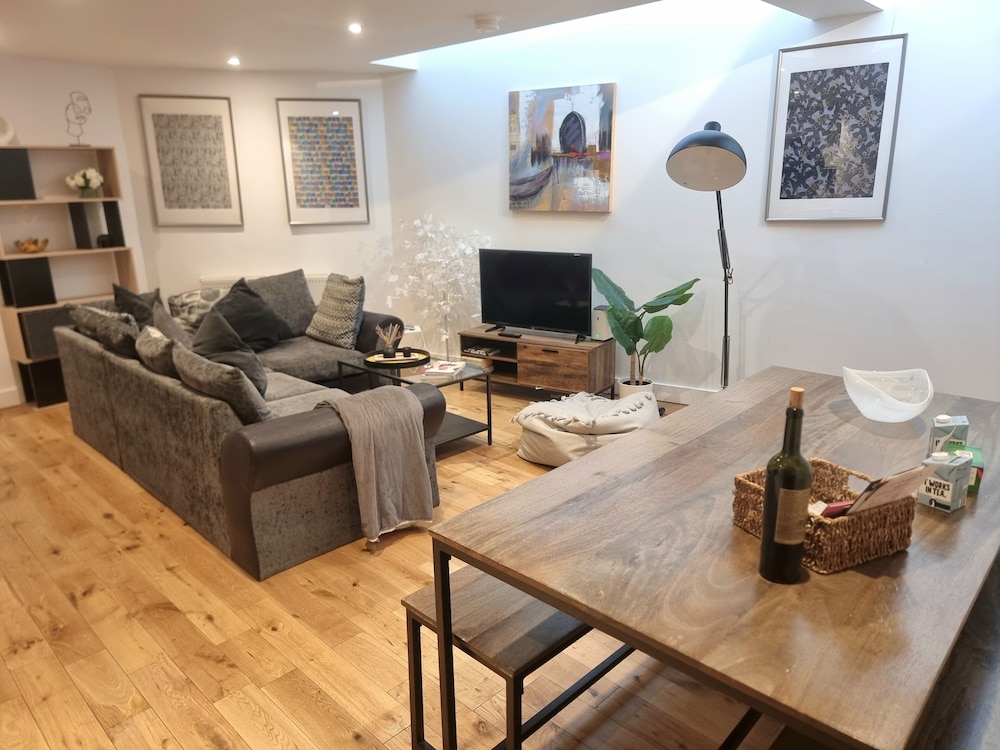 Large Duplex 7 Adults at London Bridge