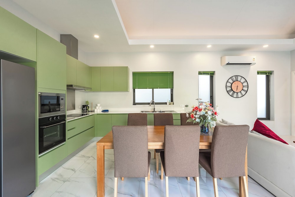 Villas 6BR 2 Pools For Group Vibe V193