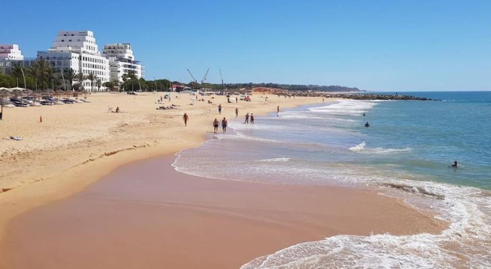 Nice Flat in Quarteira Beach
