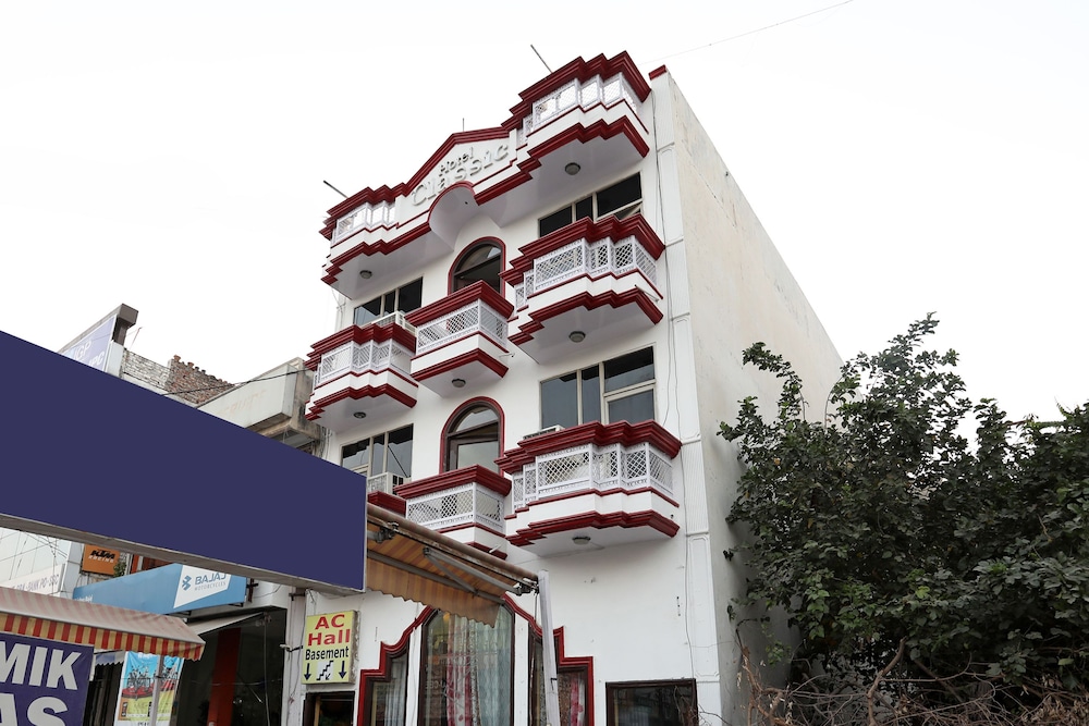 OYO 9916 Hotel Bhoomik Villas