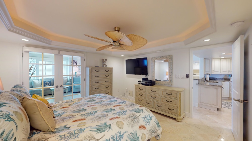 Sandarac 502b: Beachfront 3br Condo W/ Pool & Views 3 Bedroom Condo
