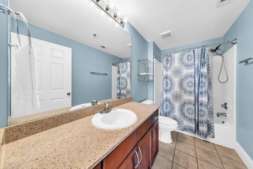 Laketown Wharf 317