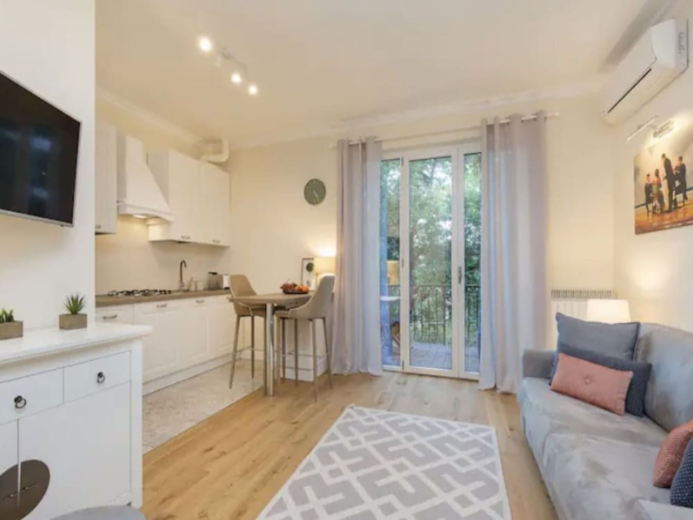 Apartment Near Historic Center and Lake Promenade view 2