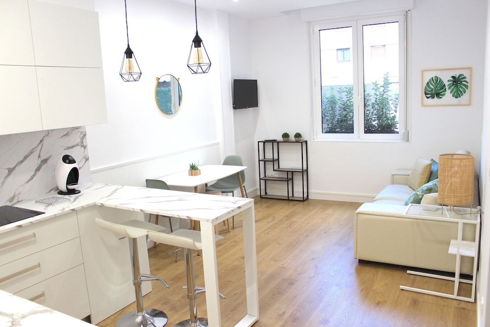 CENTRAL APARTMENT NEAR THE SEA - by SanSebastianApartments.es