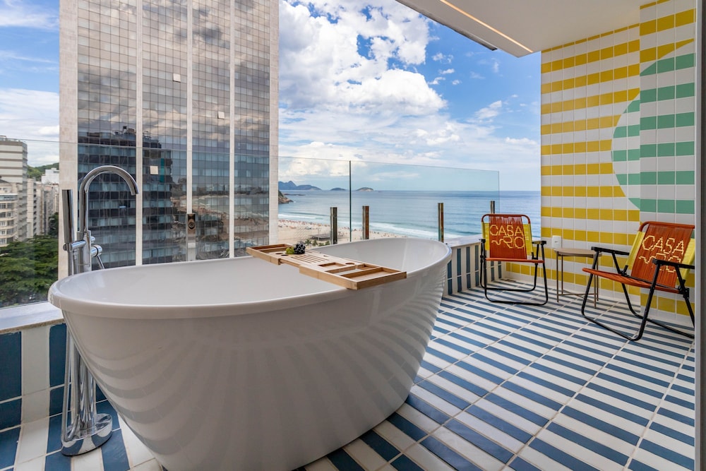 Sea View and Balcony With Bathtub Q21