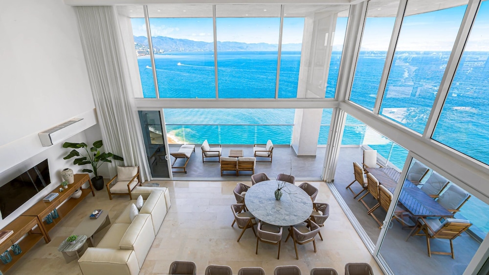 4BR Luxury Penthouse with Ocean Views