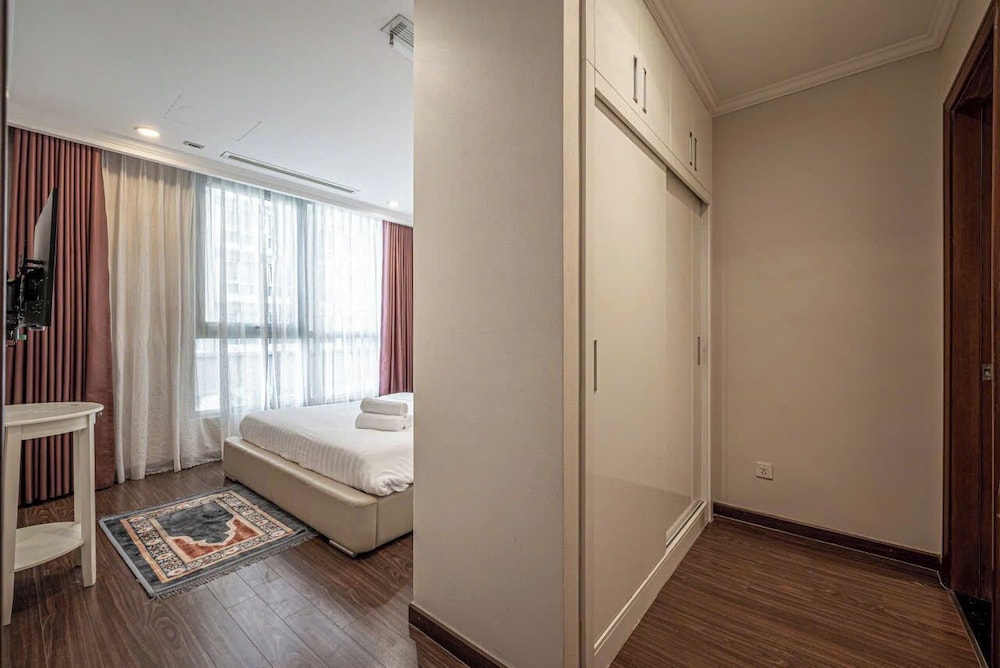 Apartment Landmark 81 by Urban Home