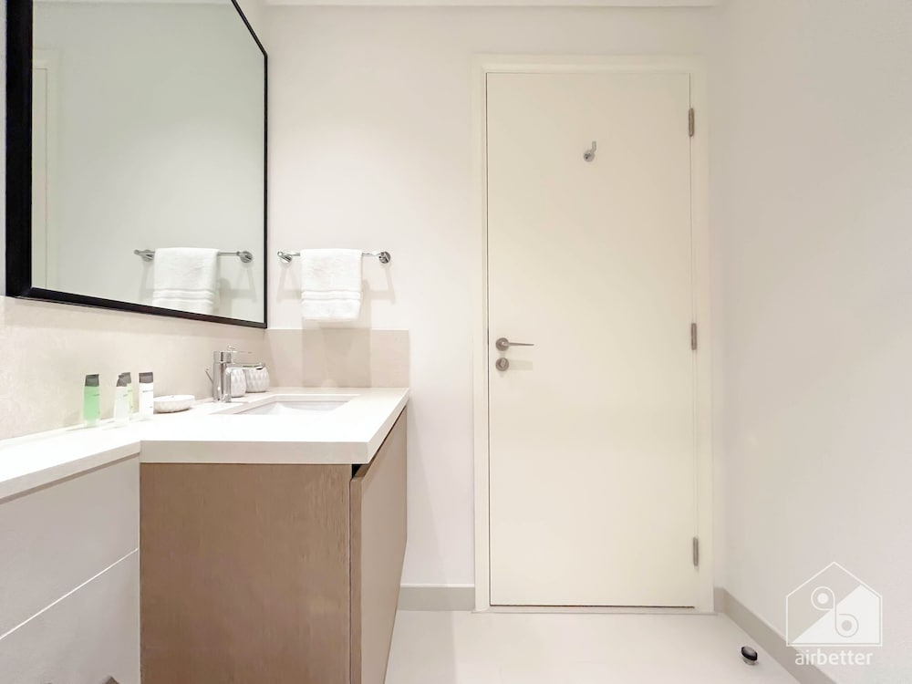 Luxury & Elegance at Burj Crown Downtown