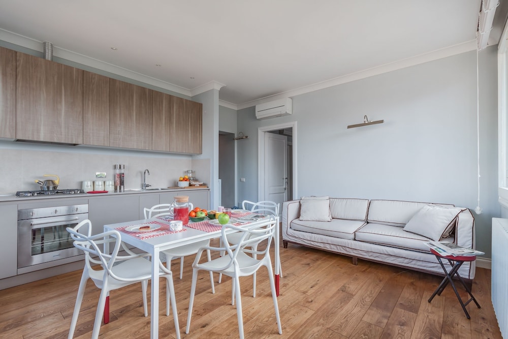 Lovely Apartment in Florence for 6 - Three Bedroom Apartment, Sleeps 6