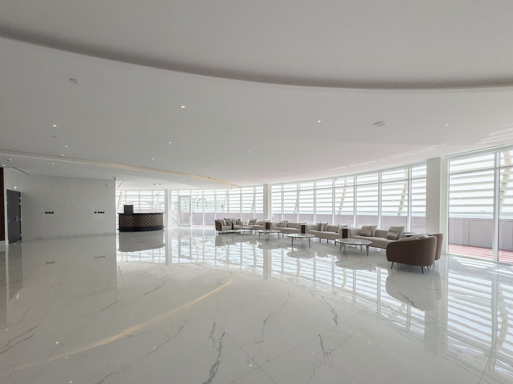 Vogue Opalz short Drive to Dubai Hills M