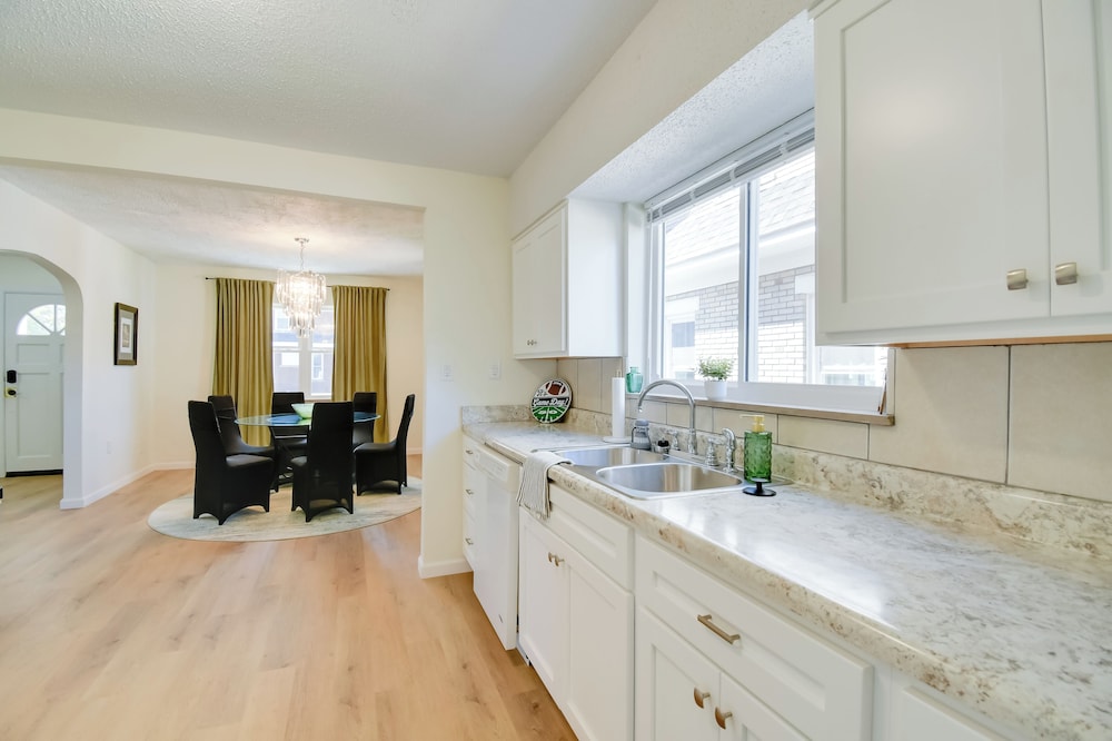 Walk to Ritter Park: Renovated Home Near Marshall!
