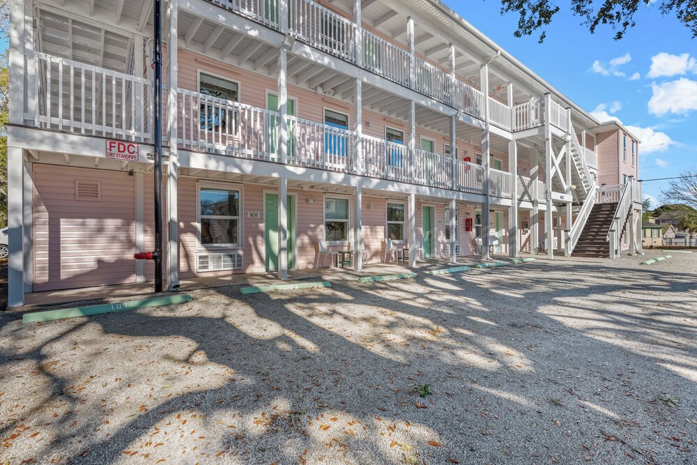 Treehouse Lounge - RR Beach Club