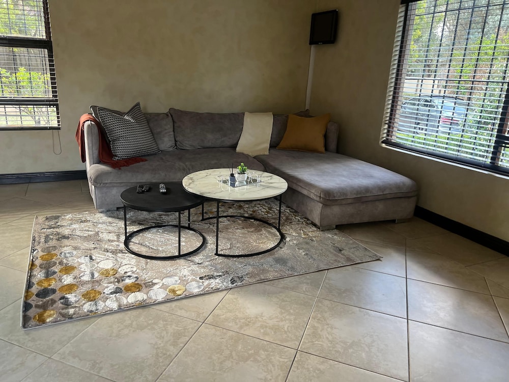 Fourways Luxury 5-Bed Home