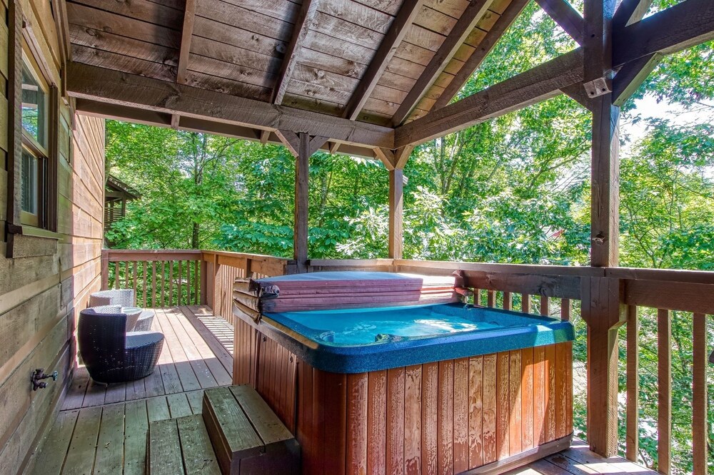 Morning Mist - Beautiful Cabin In The Arts & Crafts Community 2 Bedroom Cabin by Redawning view 2