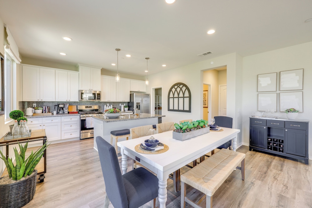 Pool Access & Mtn Views: Family Haven in Beaumont!