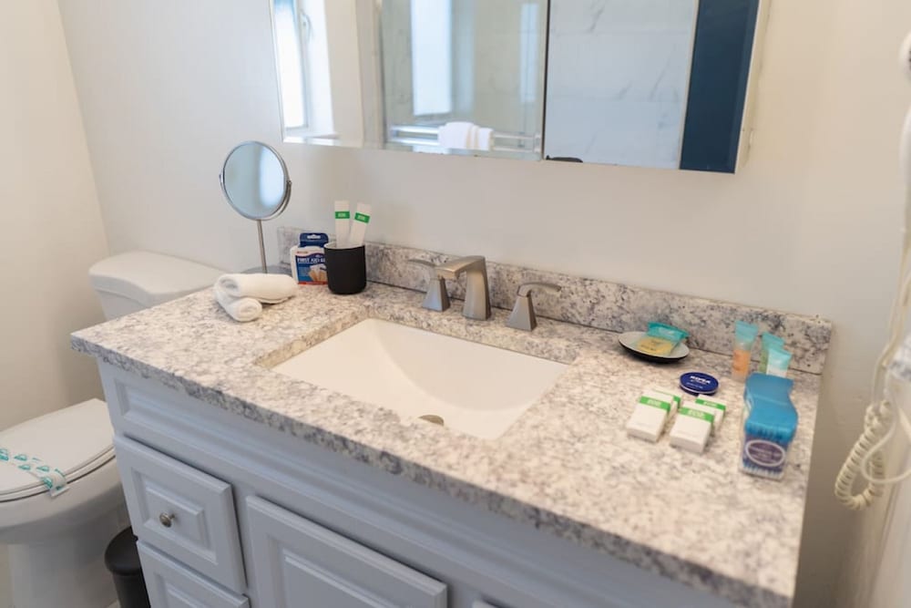 Disneyland Renovated 3BR Fullerton House w Garage Fenced Yard p56