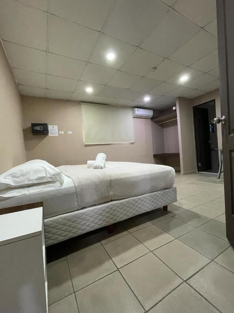HOSTAL EL PRADO