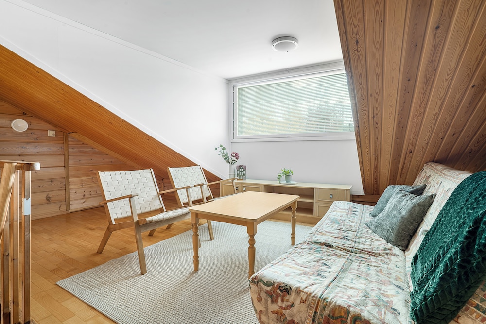 Cozy 3BR Riverside House with Sauna