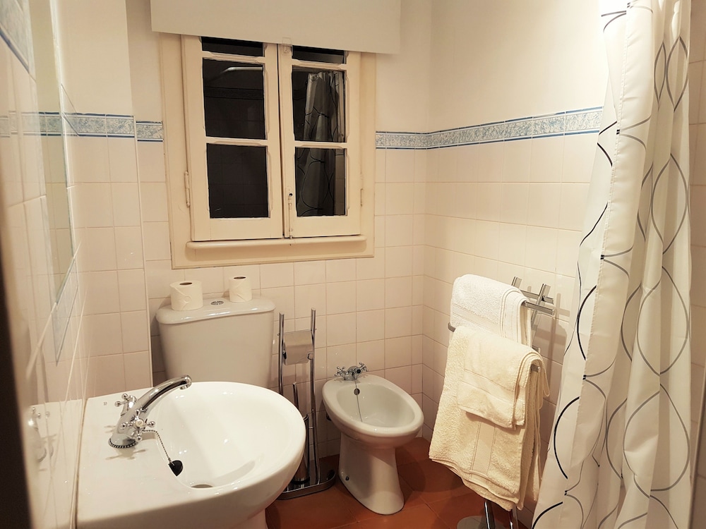 Estrela Charming Rooms by Host-Point