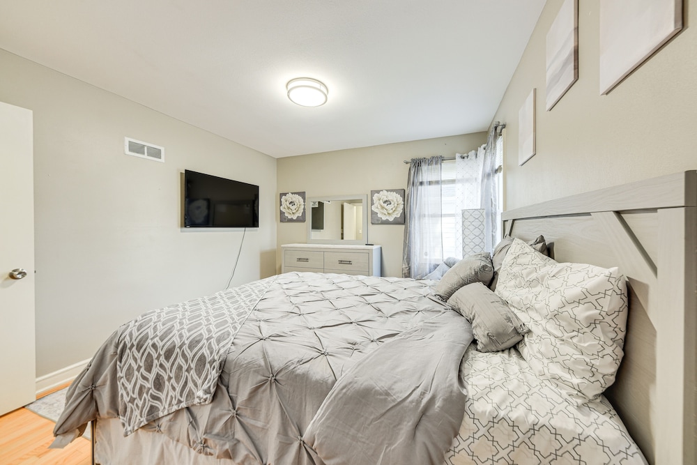 Milwaukee Vacation Rental ~ 7 Mi to Lake Michigan view 4