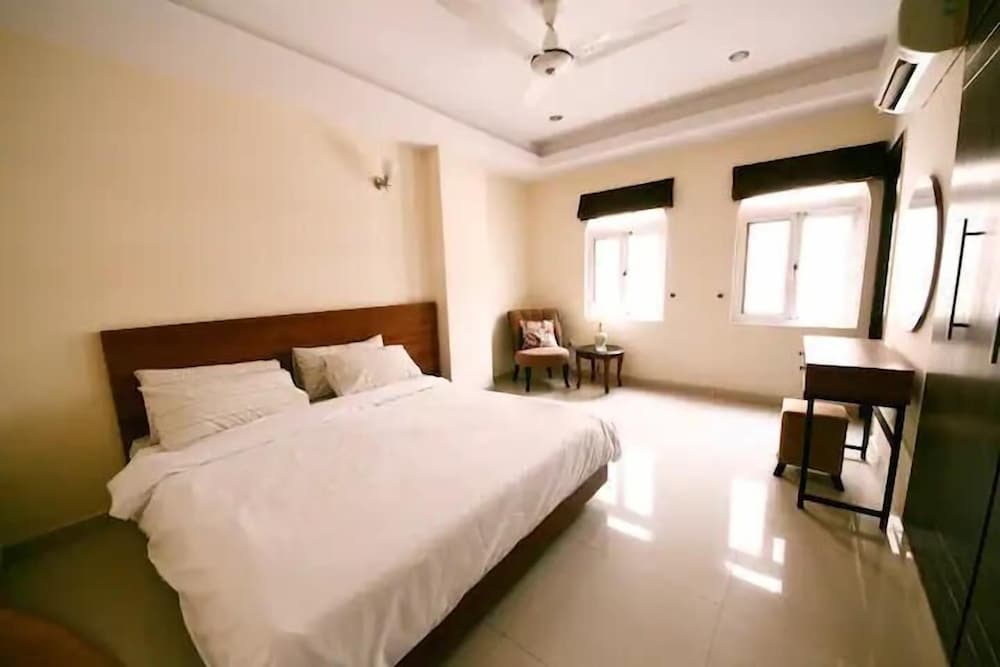 Executive Heights Apartments view 3