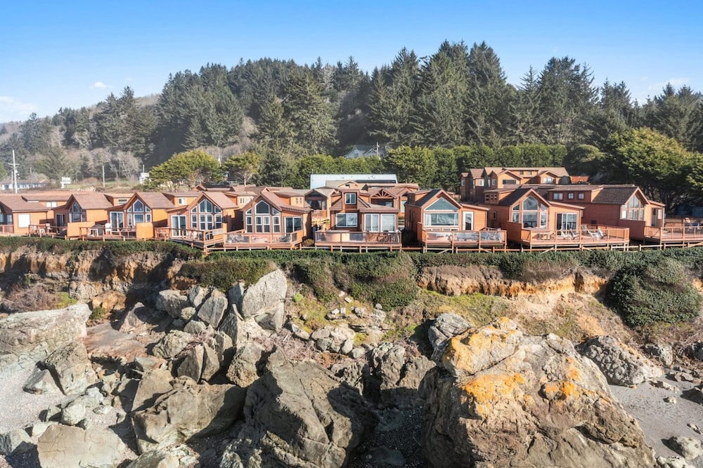 Ocean Front Cabin 14 w Jacuzzi Gorgeous Views