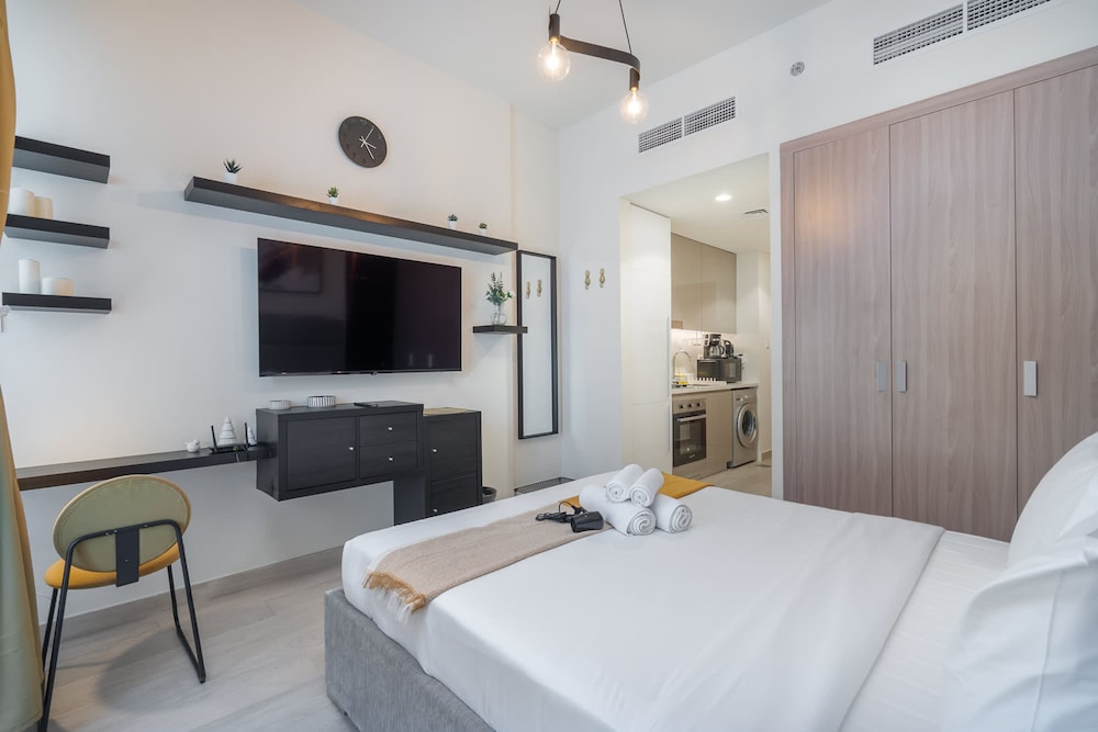 Homey Studio Apartment Perfect for 2 at Azizi Riviera 46