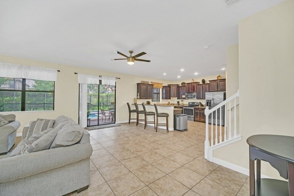 Incredible Pool Spa & Game Room Private Home! 6 Bedroom Villa